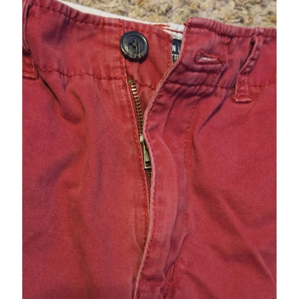 American Eagle Classic Chino Shorts Men's Size‎ 32 Red